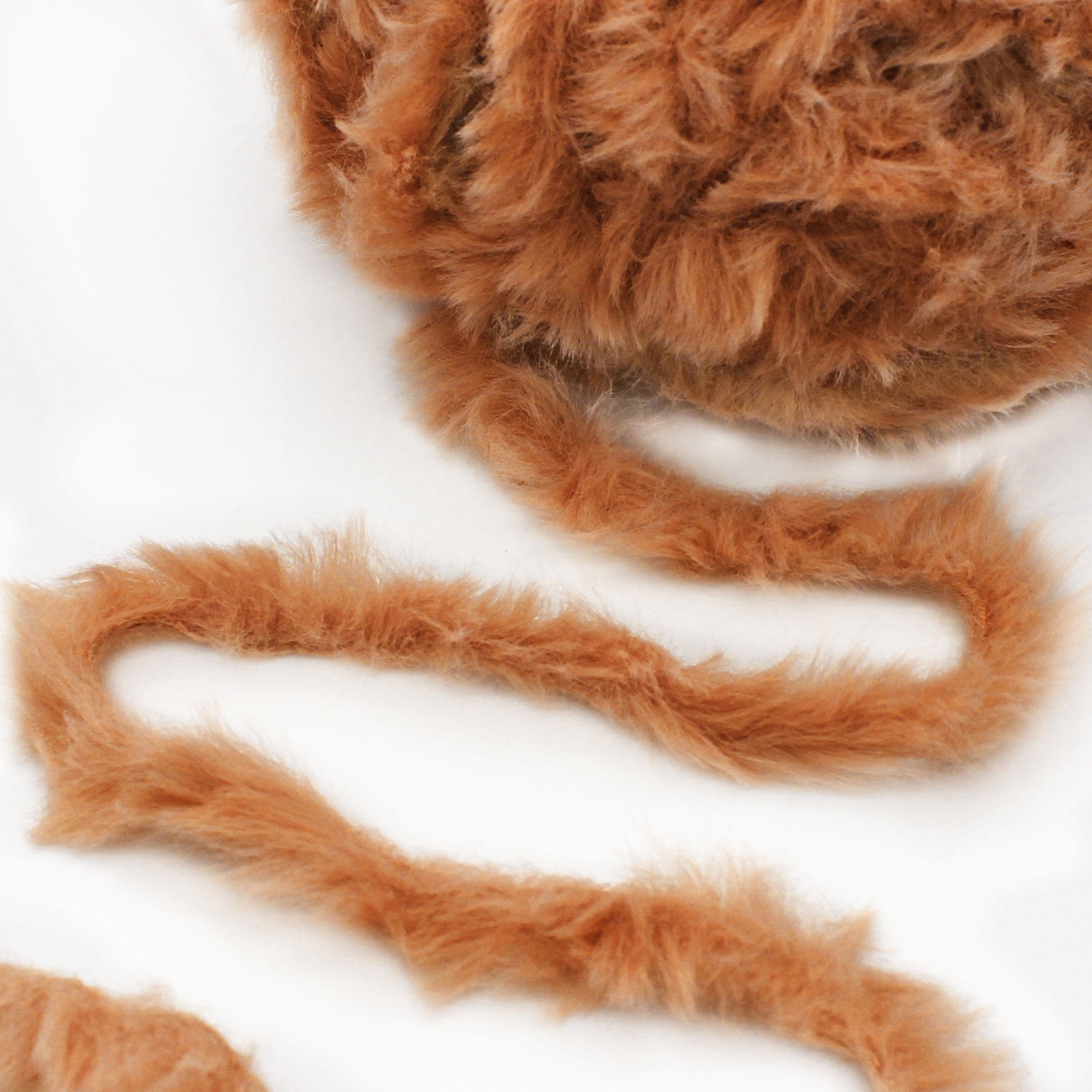 NICEEC 2 Skeins Super Soft Fur Yarn Chunky Fluffy Faux Fur Yarn Eyelash Yarn  for Crochet Knit-Total Length 2×32m(2×35yds,50g×2)-Black : : Home